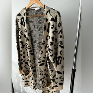Amaryllis XL Cheetah print sweater cardigan